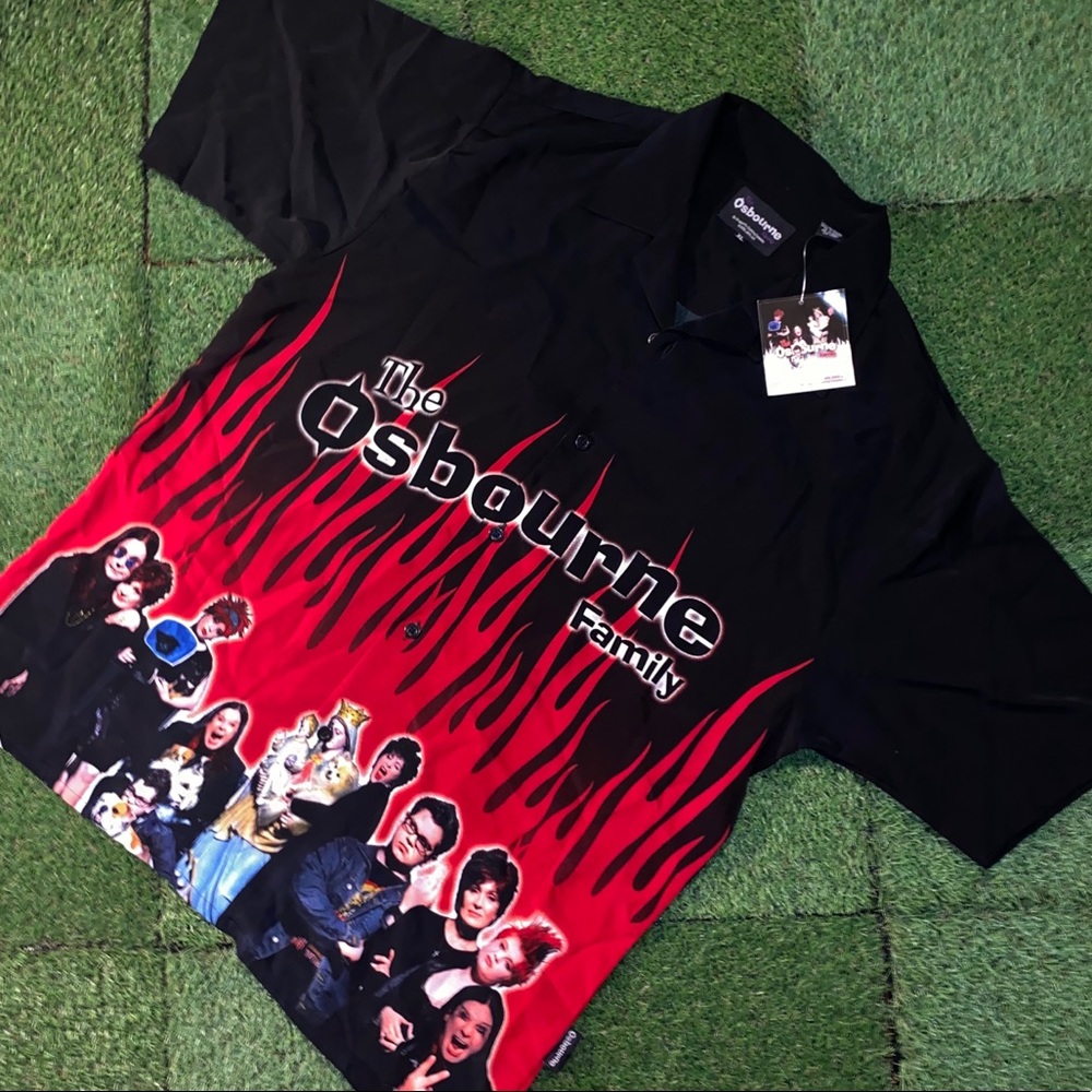 2002 THE OSBOURNE FAMILY Button Up